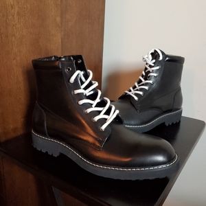 Lace boots with zipper